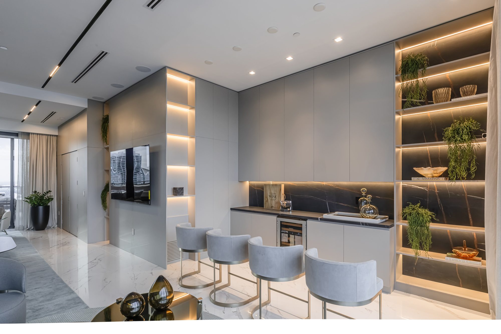 Bar and lounge